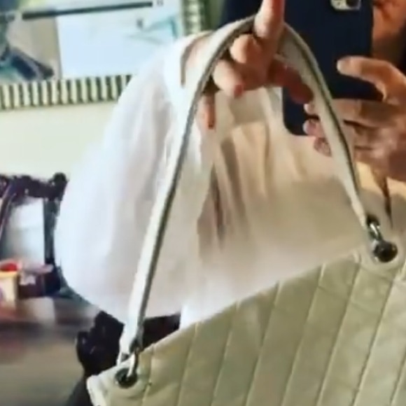 Rare limited edition Authentic Chanel CC oversized Quilted Lambskin Bag - Picture 9 of 12